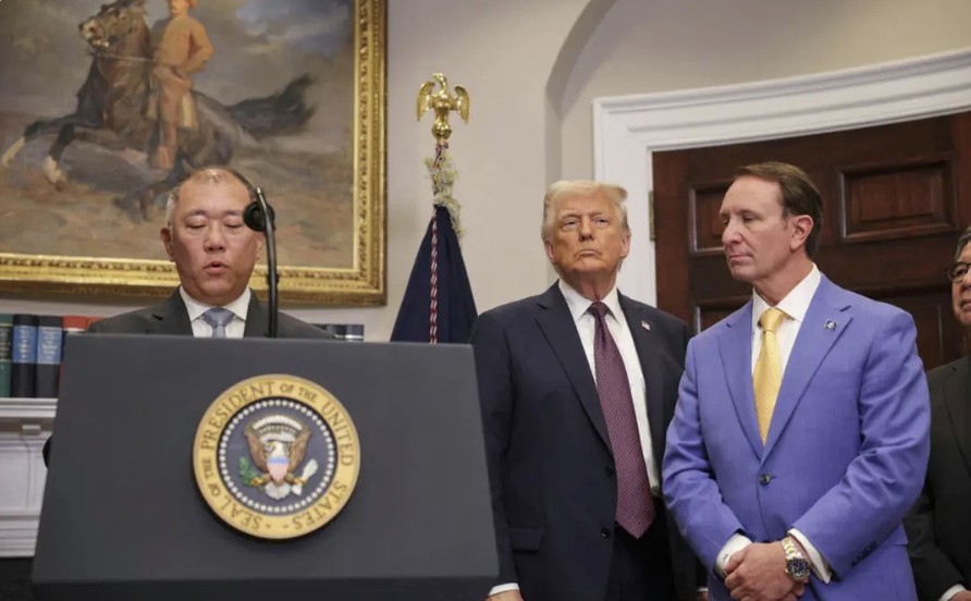 투자 계획을 발표하는 정의선 현대자동차그룹 회장과 트럼프 대통령(사진 - FMT 캡처 / AP pic)